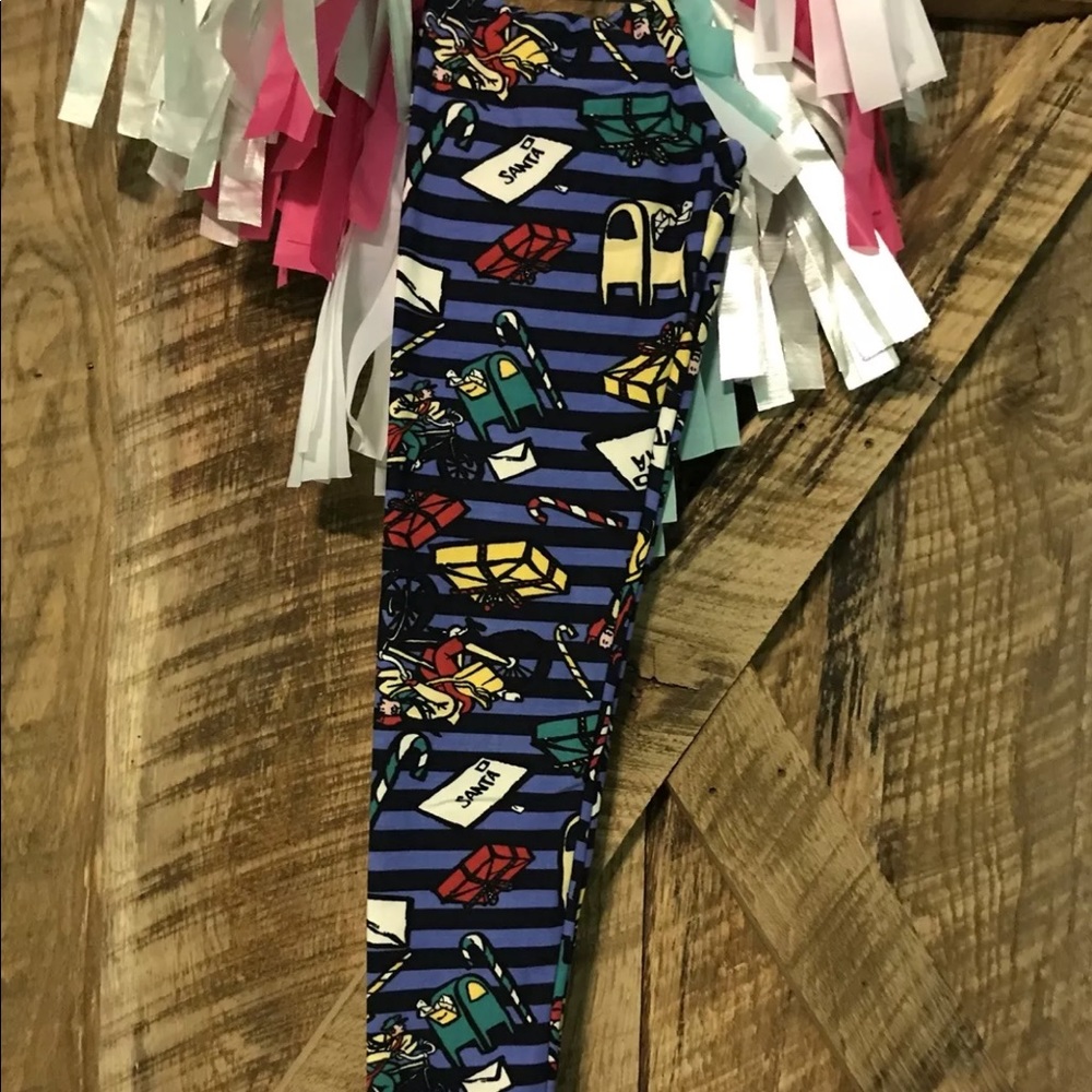 LuLaRoe Holiday Santa’s Letters Tween Leggings